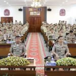 ឯកឧត្តមនាយឧត្តមសេនីយ៍ សាស្ត្រាចារ្យ ឯក មនោសែន និងឯកឧត្តម ឧត្តមសេនីយ៍ឯក បណ្ឌិត តុប នេត អញ្ជើញជាសហប្រធានក្នុងពិធីបិទ «វគ្គបណ្តុះបណ្តាលកម្រិតមូលដ្ឋានវិជ្ជាជីវៈនគរបាល»